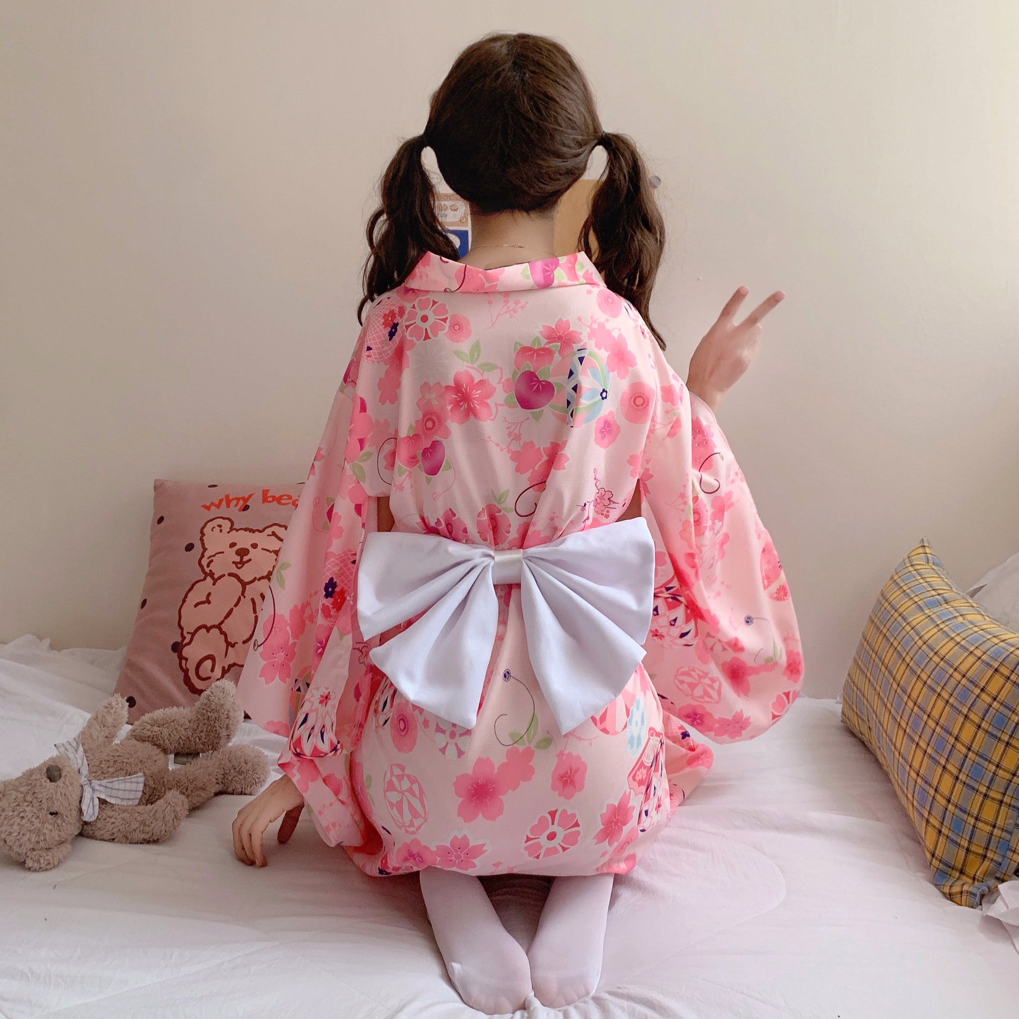 Japanese Cherry Blossom Kimono AD210198 – Andester