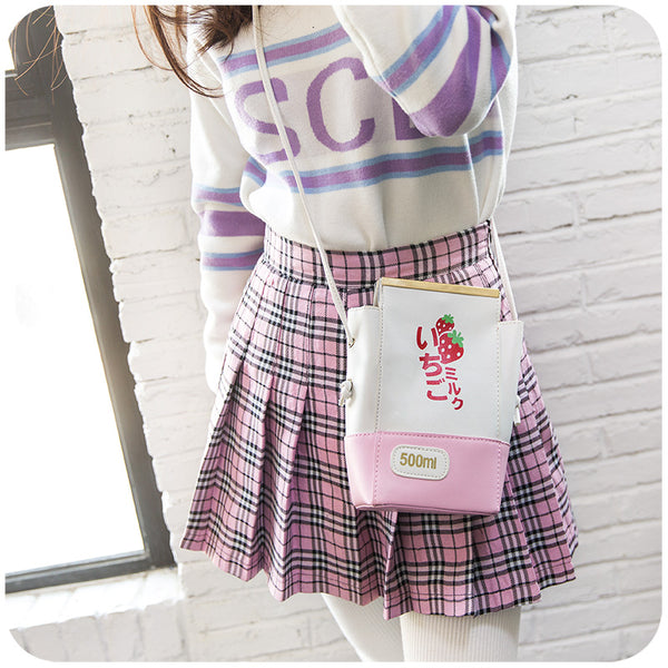 500ml Strawberry / Milk Shoulder Bag AD10645