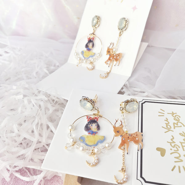 Snow White Earrings AD10983